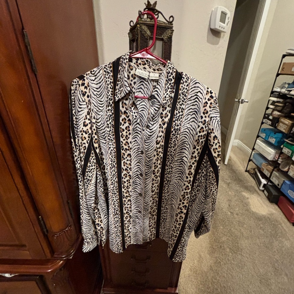 Allison Daley Black & White Animal Print Button-Down Shirt